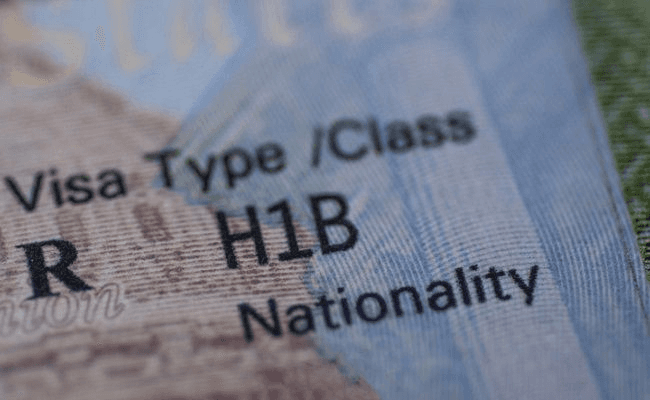 H1B签证常见问题全解：抽签规则、身份维护及被裁应对策略
