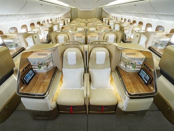 阿联酋航空首架翻新版波音777飞机投入使用