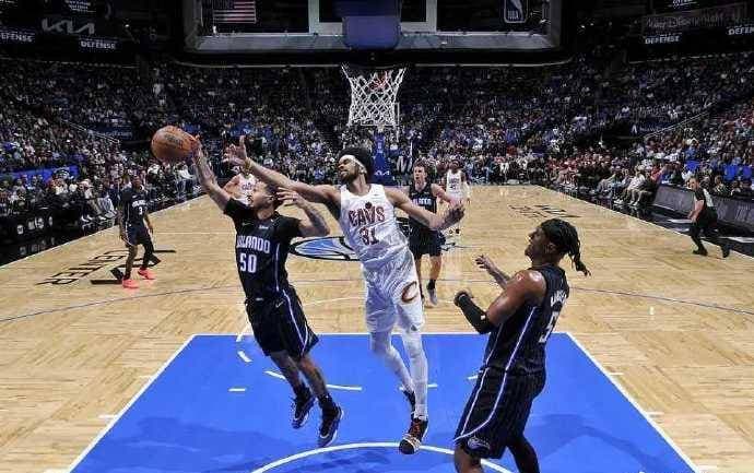 NBA魔术vs骑士：122∶82 悬殊比分！骑士碾压魔术，展现东部霸主实力