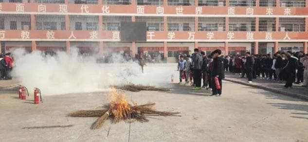 上庄乡中开展“防踩踏消防演练”活动