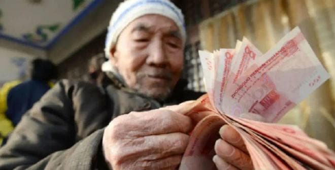 2025年4月起社保新规实施，灵活就业交60%缴费20年，69岁能领多少