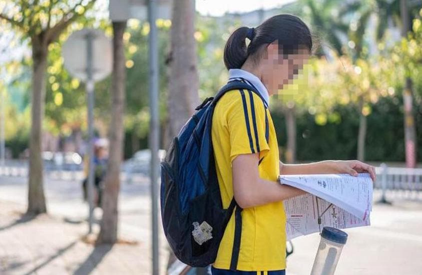 教师迎来"新改革"：学历和专业成入职标准，这1类老师将面临挑战
