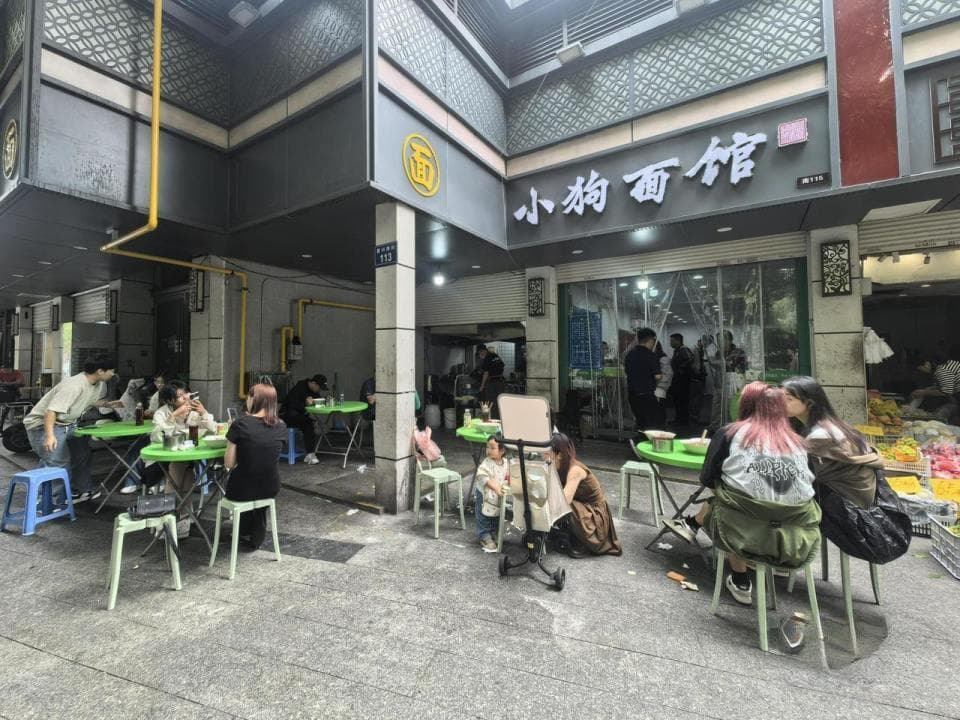 潘玮柏二刷杭州小狗面馆，同款拌川成爆款，老板：量大，请理性消费