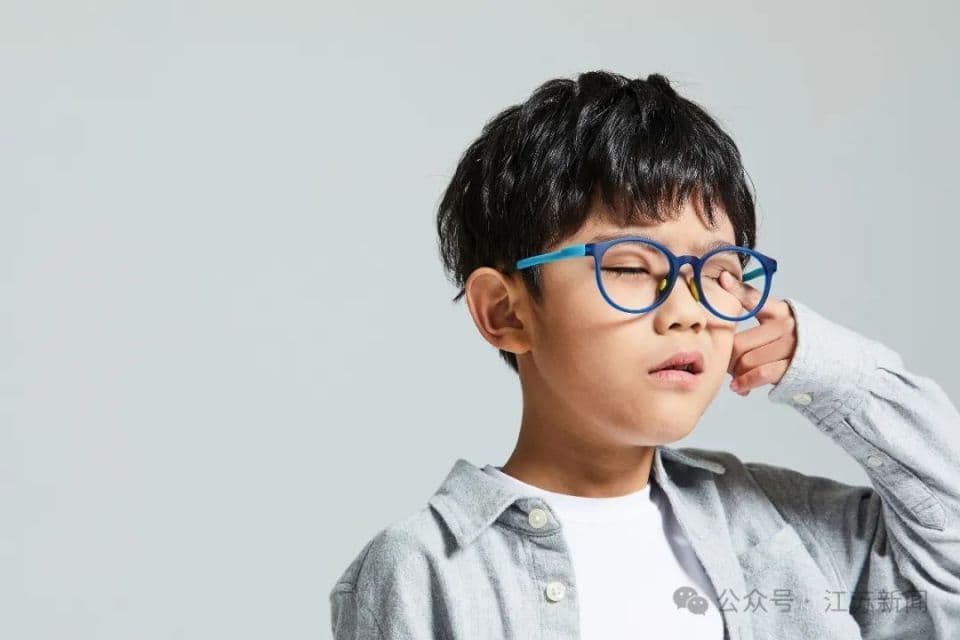 从“看不清黑板”到“眼底病变”，儿童近视防控须趁早！