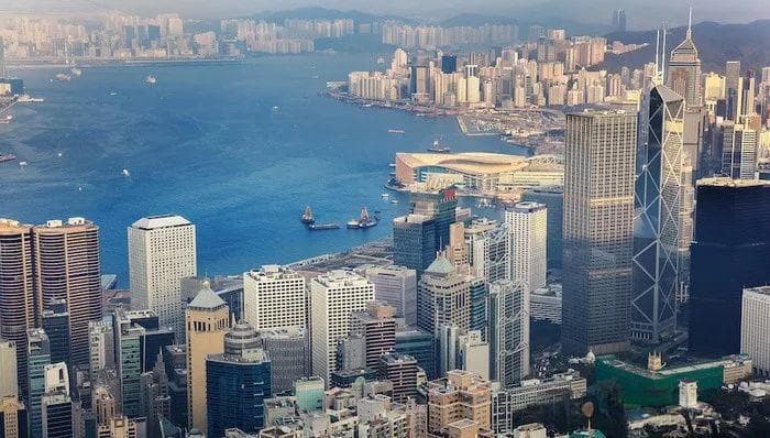香港楼市“撤辣”半年，楼价跌回八年前