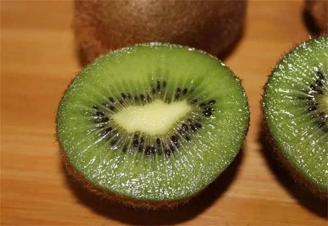 猕猴桃为什么叫kiwi？猕猴桃Kiwifruit的来源竟然是鸟身上的毛？