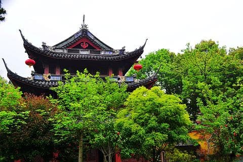 南屏晚钟：杭州西湖边的古老钟声与历史文化探秘