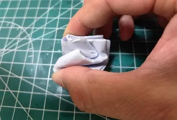 一张纸最多能对折几次？超过7次真挺难的！