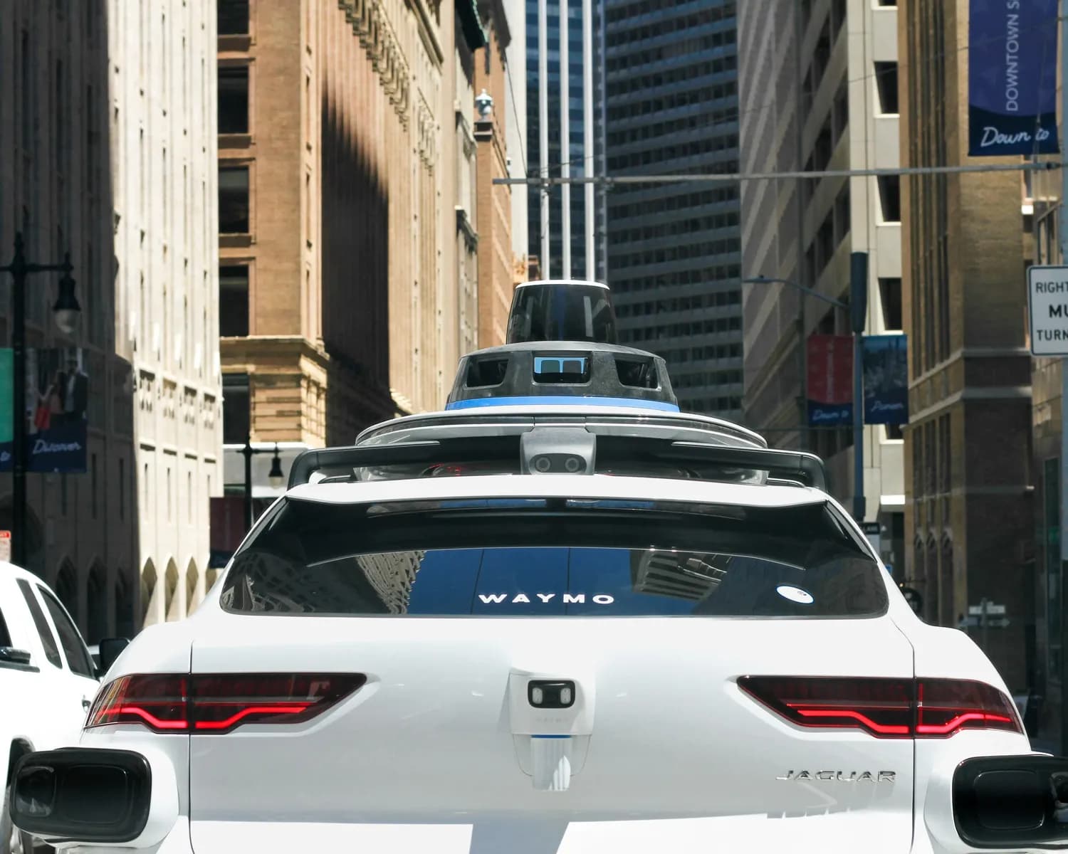 自动驾驶汽车：法律如何跟上科技的步伐？