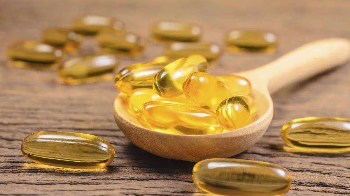 鱼油效用与适用人群详解：健康益友还是潜在风险？