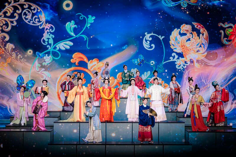 春晚节目《年锦》再助汉服破圈，“这一步我们走了20年”