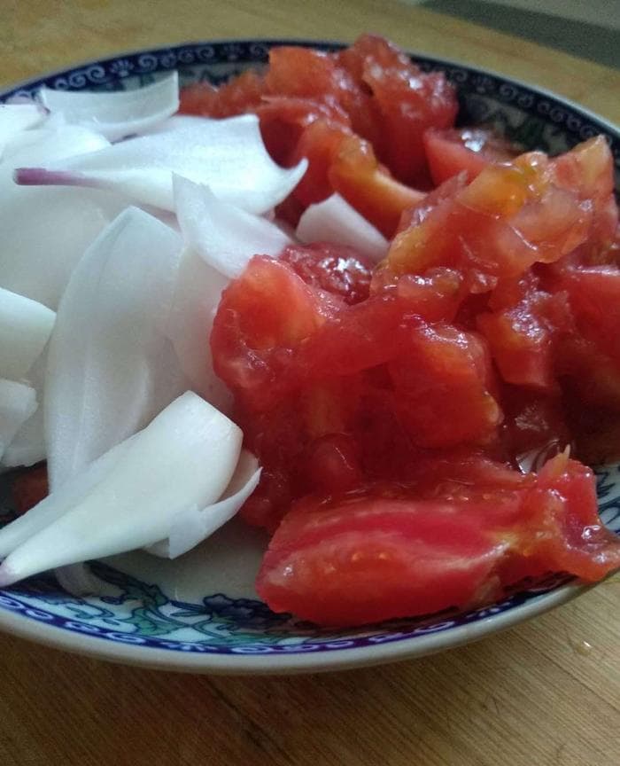 西红柿炒鸡蛋搭配洋葱：让你爱上的一道菜