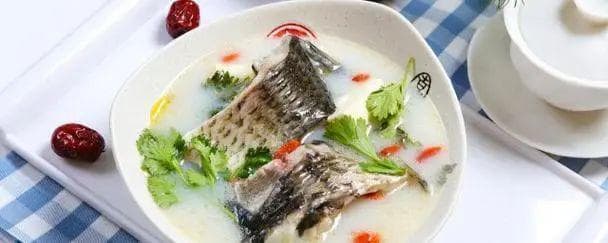月子能吃鱼肉吗？月子里的鱼肉盛宴：营养、好处与美食制作知识！