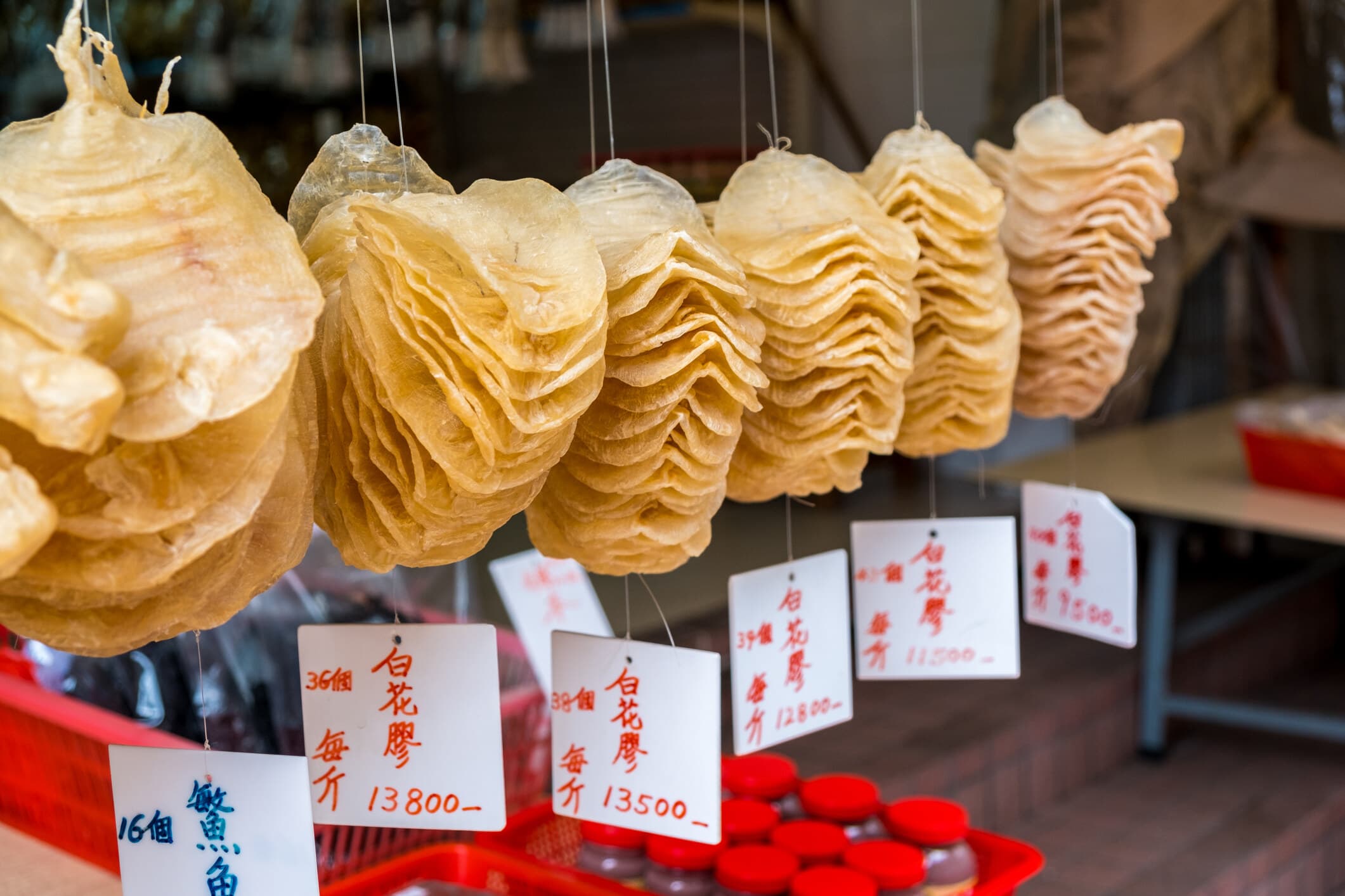 花胶完全指南：功效、禁忌、种类与正确食用方法
