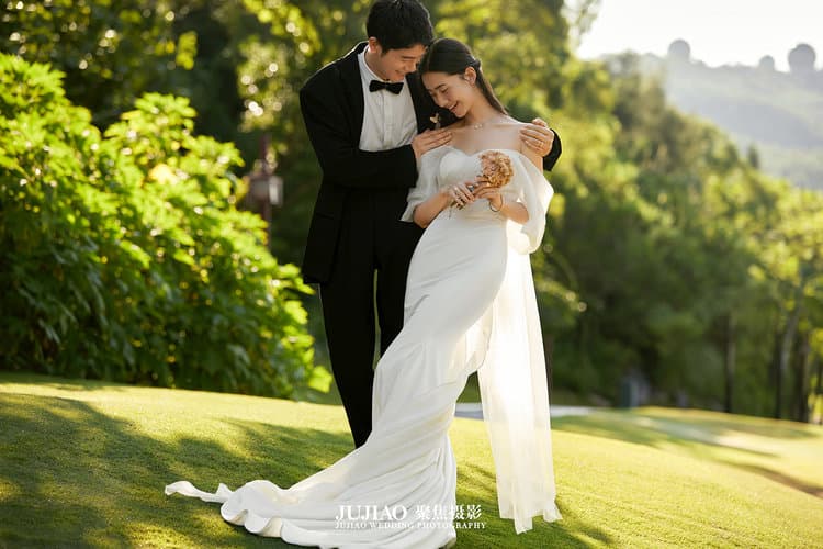 草坪森系婚纱照：自然美学轻氧森系的浪漫诠释
