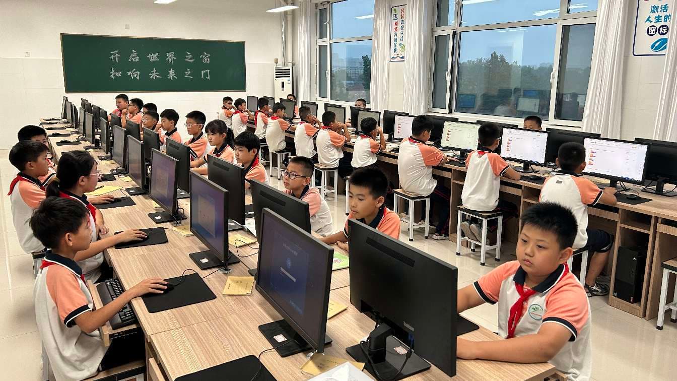 推动学校数智化转型，赋能学校高质量发展