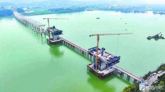南充阆营高速公路新进度，嘉陵江特大桥施工已过半