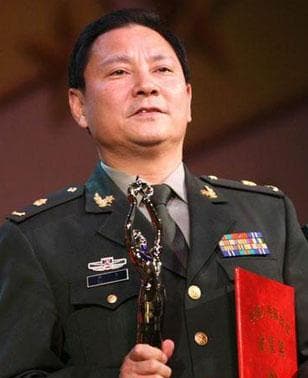 卢奇：用演技赢得邓家认可的邓小平特型演员