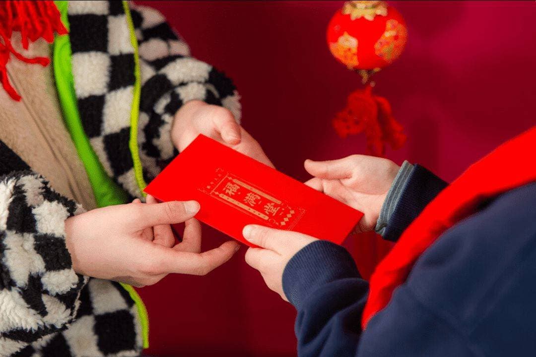 亲戚给娃500元红包，她家两个娃我咋给？宝妈机智应对获称赞