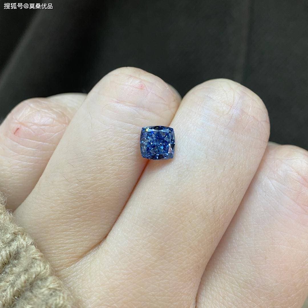 莫桑钻和人造钻石：看起来一样，究竟有何不同？