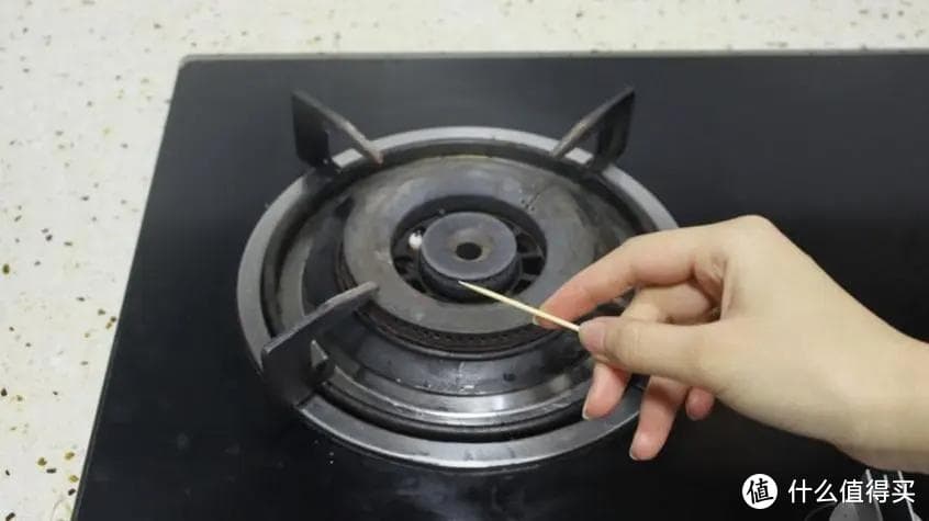 燃气灶点火针维护小窍门，让你秒变厨房达人