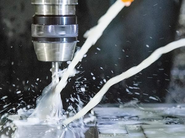 为什么切削液对于有效的 CNC 加工很重要？