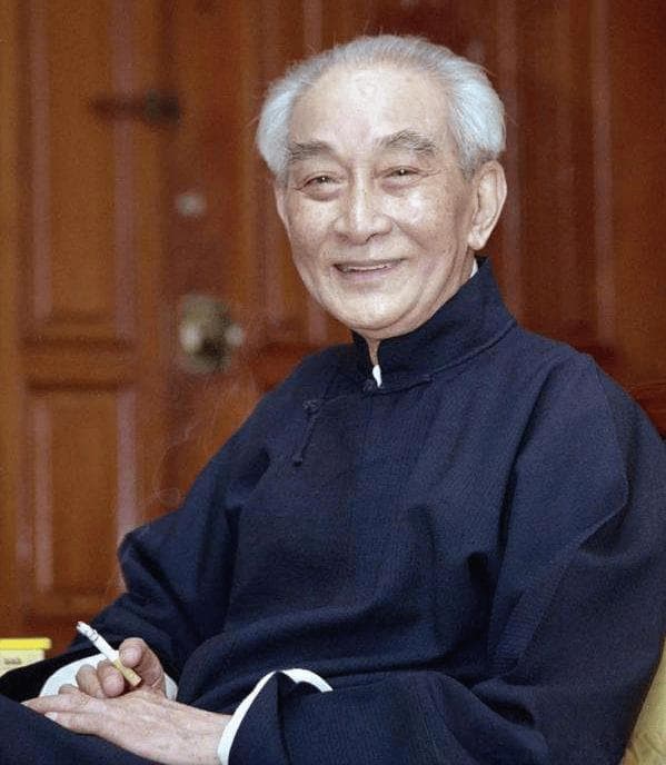 国学大师南怀瑾：是大师还是骗子？北大教授怒批：文盲才看他的书