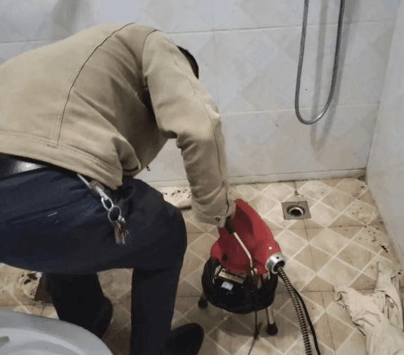 下水道疏通全攻略：从DIY小妙招到专业求助