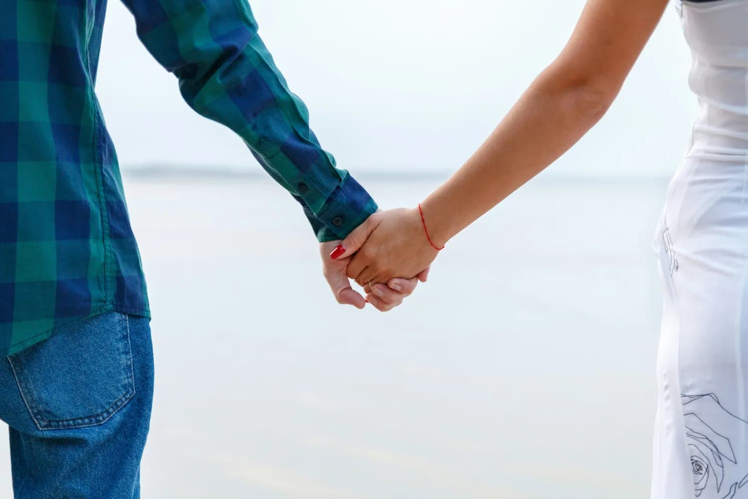 星盘合盘分析：INFP与ESTJ的爱恨交织