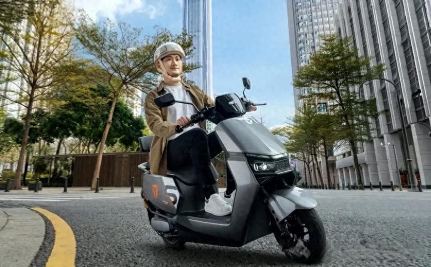 72V38AH石墨烯电动车续航实测：雅迪、台铃车型对比铅酸电池表现
