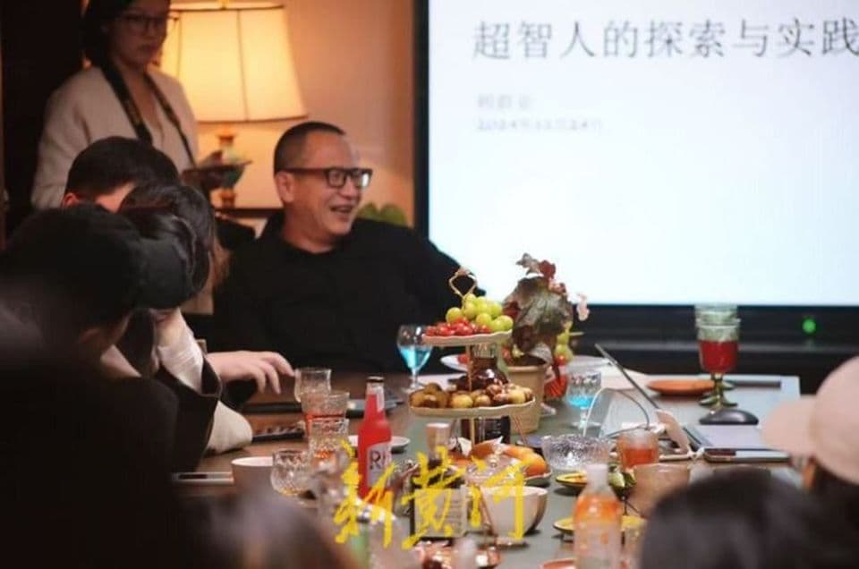 当代年轻人“微醺”在学术酒吧