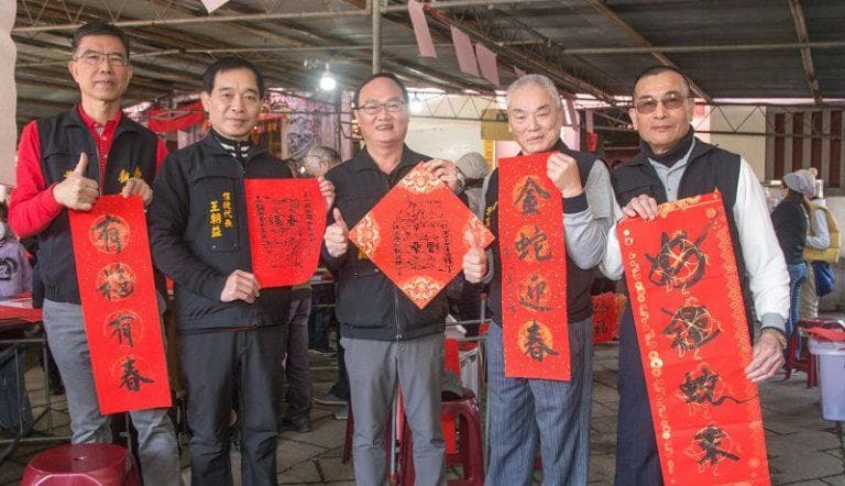 台湾桃园：年画绢印与书法挥毫活动传承传统文化