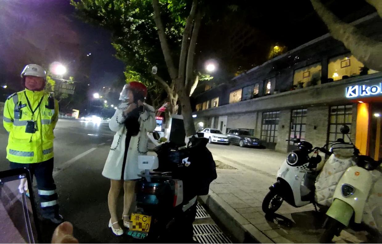 “电动车”上路需分清！未取得摩托车驾照不能开“电摩”上路