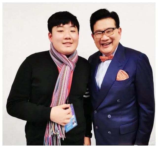 曹可凡：从争议到成熟的主持人生涯