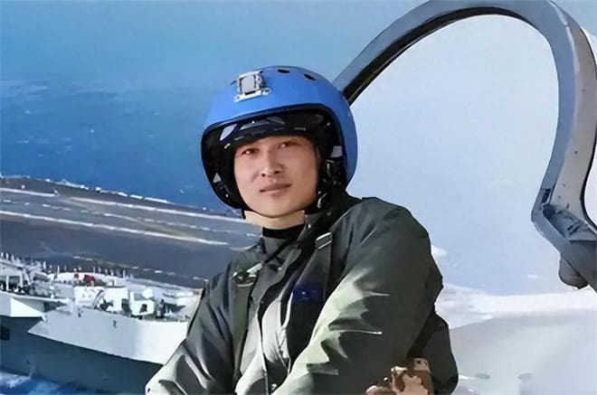 16年航母飞行员张超牺牲，女儿仅2岁，空姐妻子入伍成空军上尉