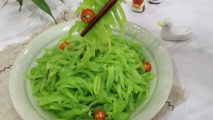 清炒莴笋：一道简单美味的家常菜
