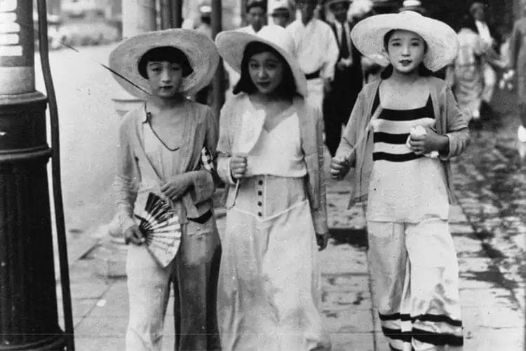 从繁荣到消失！日本女性的「摩登女郎」形象，为何被「大和抚子」所取代？