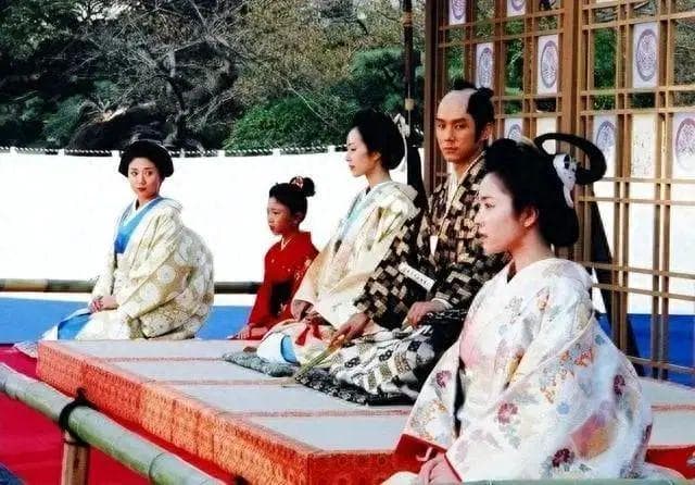 日本皇室面临绝嗣危机：为了“血统纯正”不惜近亲结婚