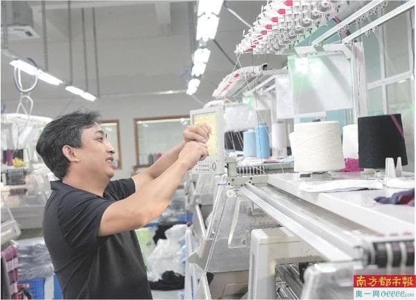 世界毛织之都：数控织机+电商销售 年产毛衣超9亿件