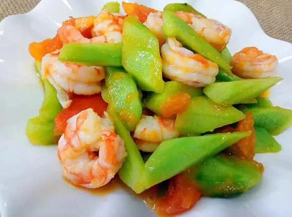 掌握黄瓜炒虾仁技巧，轻松打造美味家常菜！