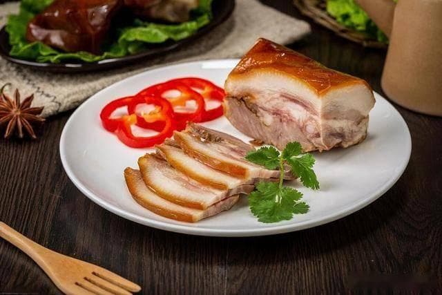 过年少不了猪头肉，猪头肉怎么比较好吃？这样做香气诱人待客有面