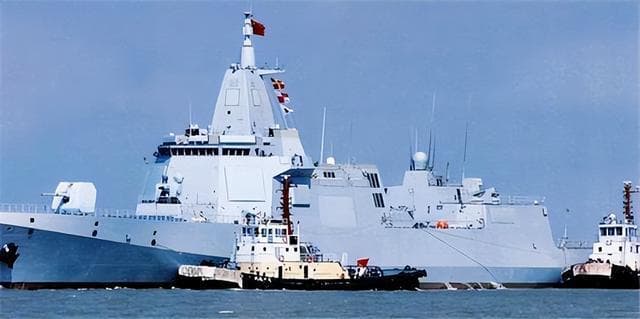 新一代058型驱逐舰首次亮相，满载排水量达2.2万吨，战力多强