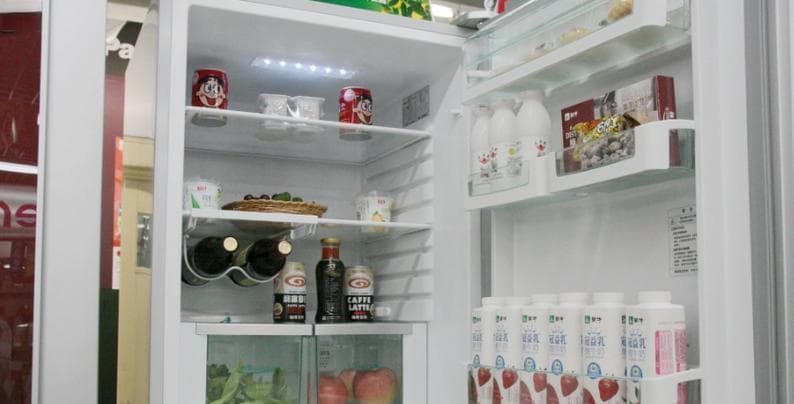 冰箱排水孔不通的维修方法（解决冰箱排水孔堵塞的简单技巧）