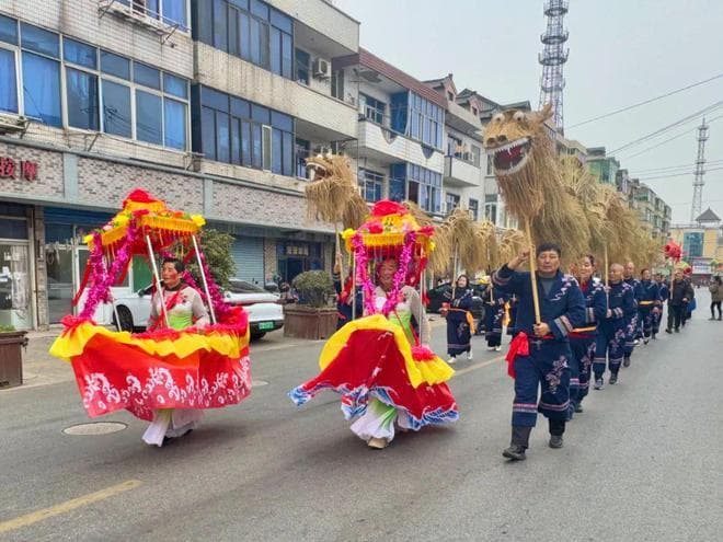 非遗迎新春！叶榭镇草龙巡游年味浓