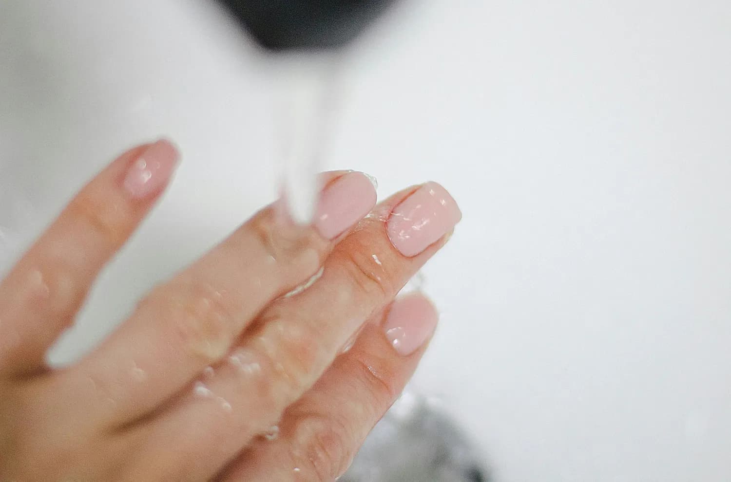贵医附院专家教你如何预防手指掌起皮