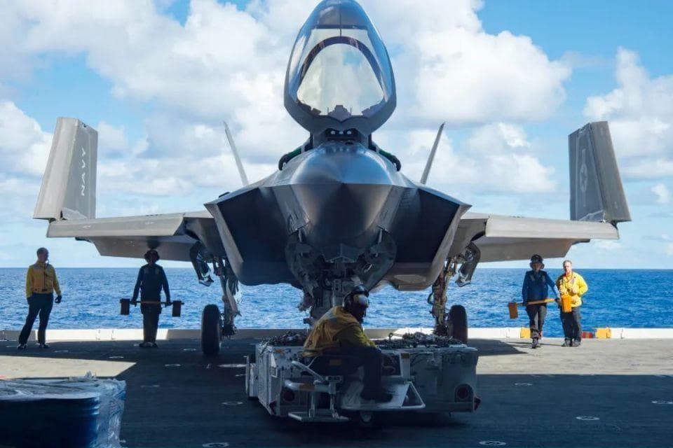 F-35 vs 歼-35：中美第五代隐形战斗机性能大对比