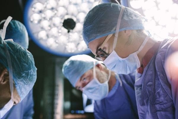 矫正斜视手术费用详解：从手术难度到医院选择