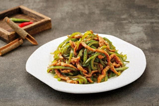 青椒炒肉丝的烹饪秘诀：从选材到搭配的全面指南