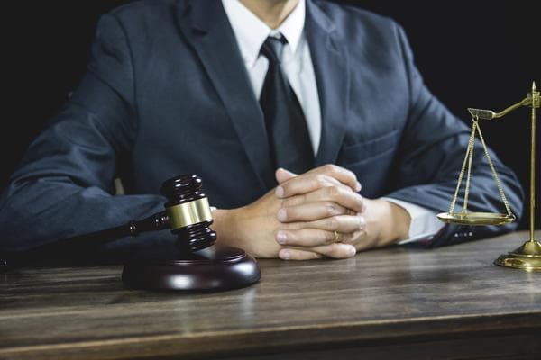 张晴律师朋友圈：法律职业社交的边界与责任