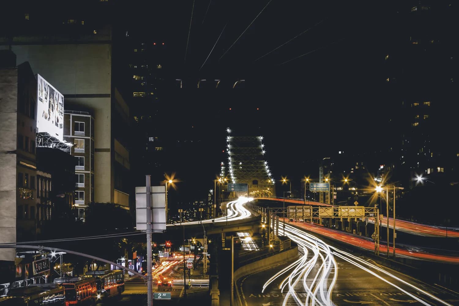 凤凰古城夜景拍摄攻略：虹桥与南华山的绝美取景地